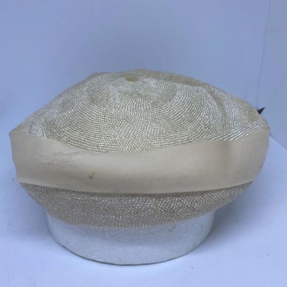 Vintage Exclusive Flo-Denis Cream Hat - Picture 4 of 9